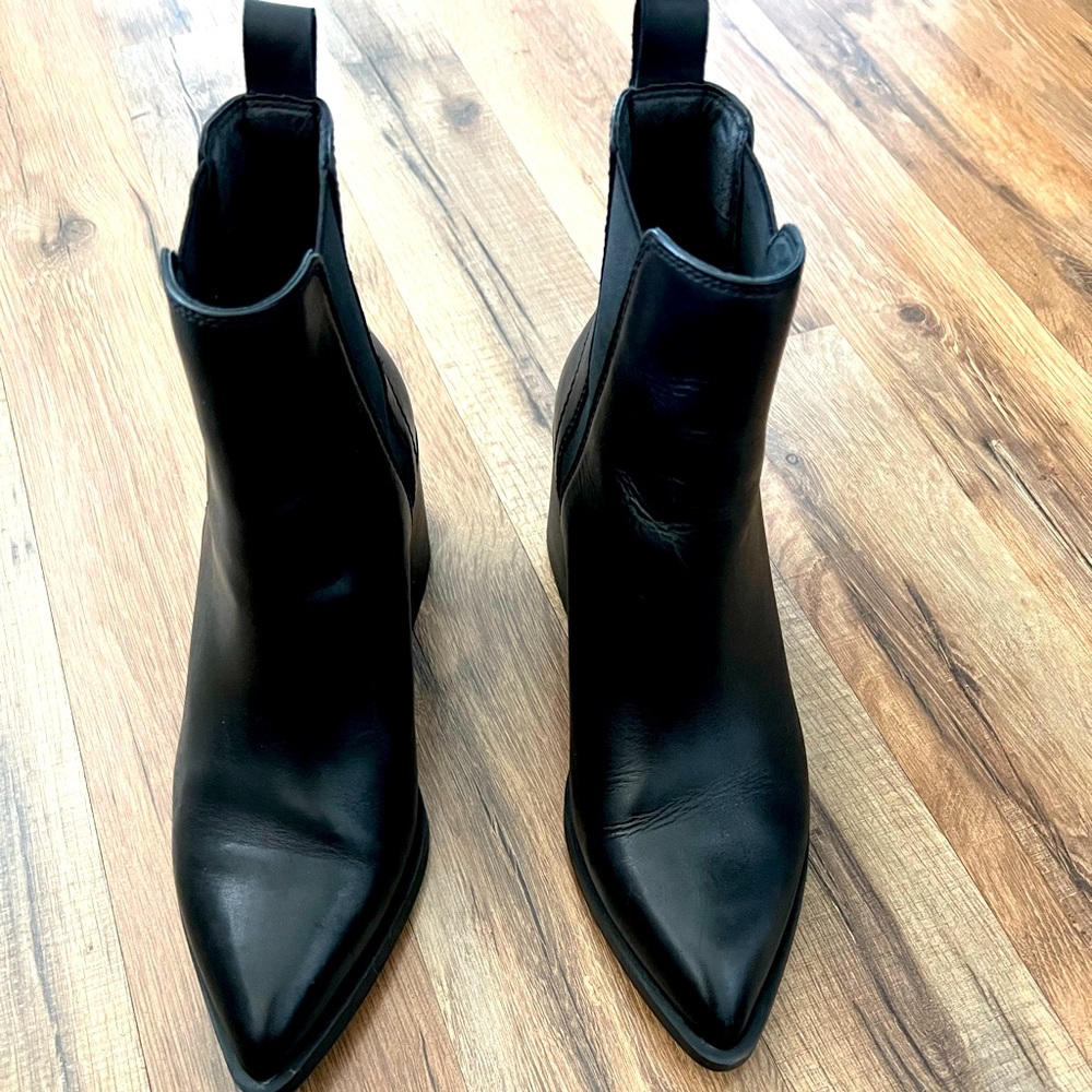Black Steve Madden Audience booties